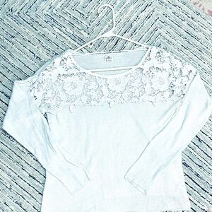 Woman’s O’Neill Top, Lace Detail, Off White Sweater EUC, Small